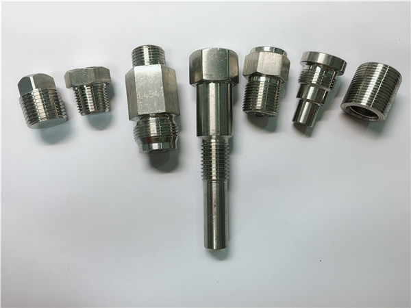 висококвалитетни спојници за машина струг, сврзувачки елементи од не'рѓосувачки челик изработени од CNC обработка